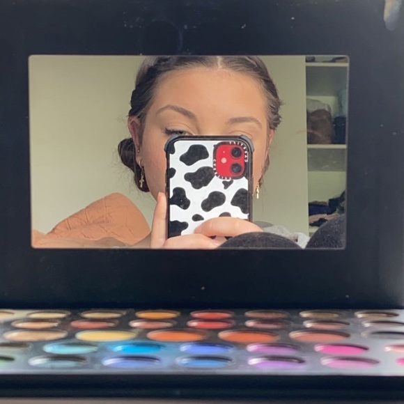 Meet your Posher, Zoe - Picture 1 of 3